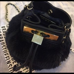 🖤🖤Olivia & joy bucket purse. Faux fur 🖤🖤